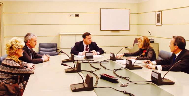 Reunión en el Senado sobre turismo de compras con Agustín Almodóbar y The Shopping Tourism